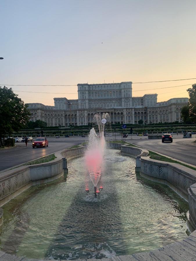 Chic Apartment Piata Constitutiei - View From The Balcony To The Palace Of Parliament Bucarest Exterior foto