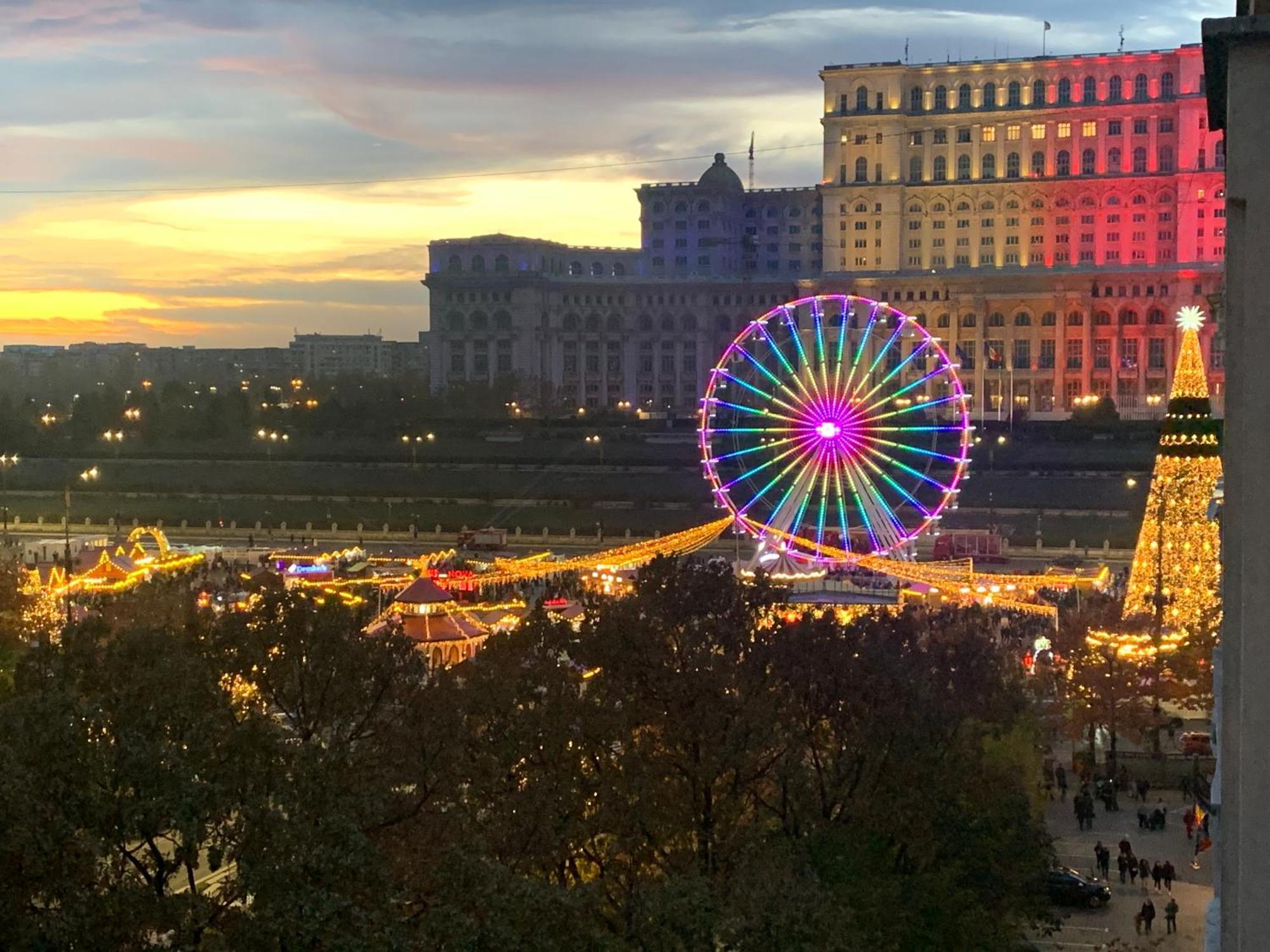 Chic Apartment Piata Constitutiei - View From The Balcony To The Palace Of Parliament Bucarest Exterior foto